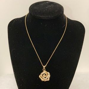 Gold rose sparkly necklace